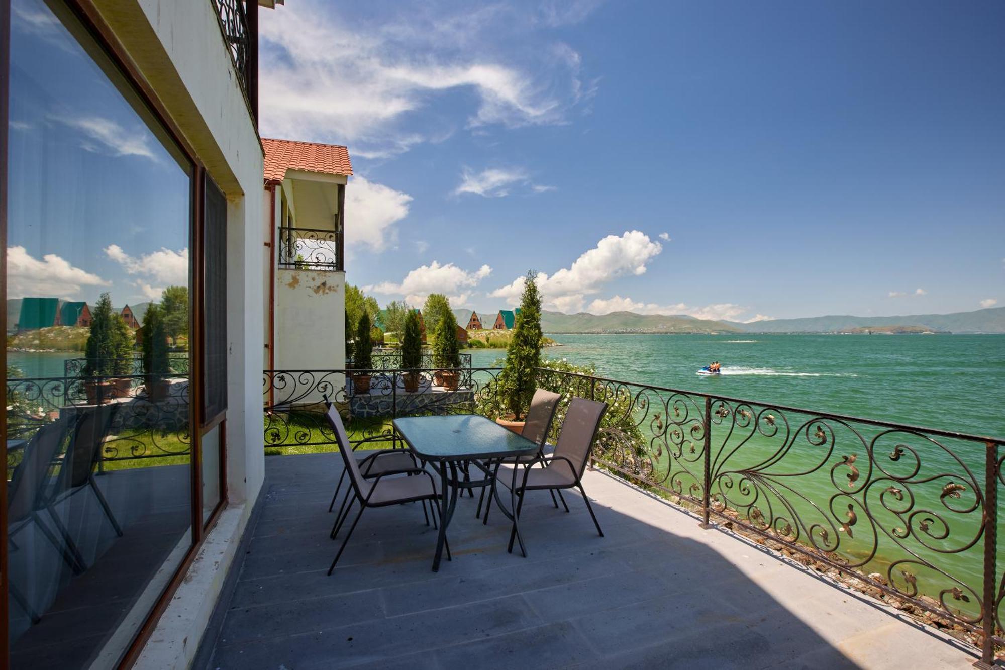Noy Land Resort Sevan Exterior foto